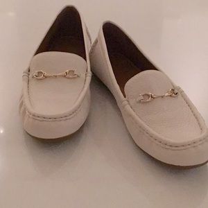 Cream casual loafer
